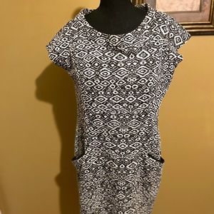 Sharagano Black and White Dress with Front Pockets (on Thigh)